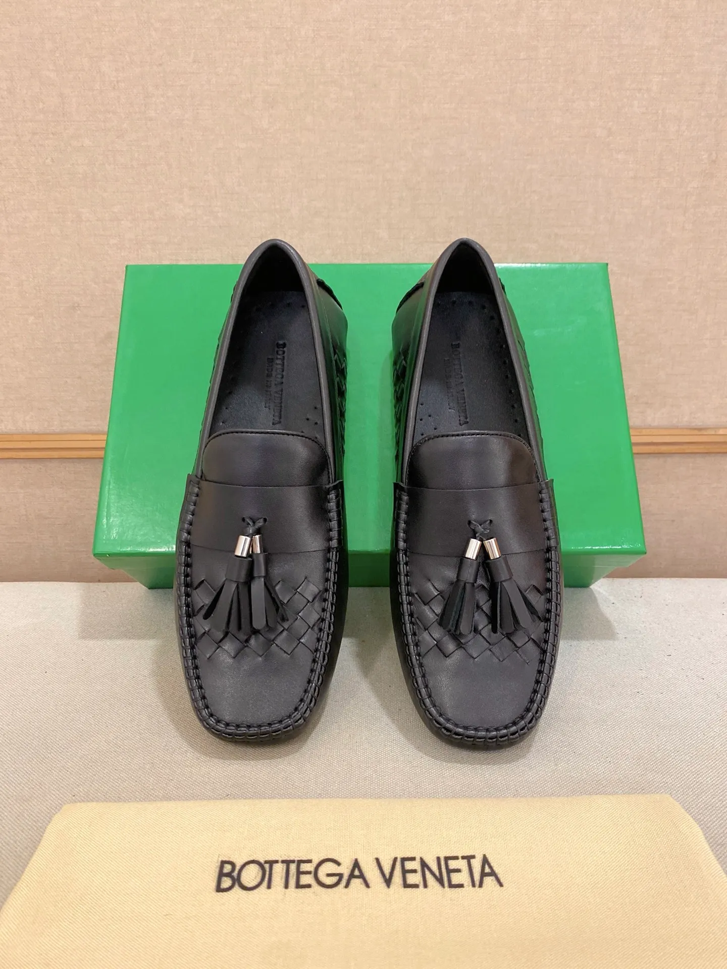 Men's shoes 💰 400💰 (Niu Li + Niu Pad) [BV] latest hot style‼ ️Casual men's shoes, uppers imported first-layer cowhide ➕Full imported cowhide lining✔️Exquisite workmanship, excellent foot feel, special rubber soles✔️, cool and fashionable, the latest fashion, fashionable outsole, hurry up. Code number: 38-44 (can be customized to 37.45, non-refundable)